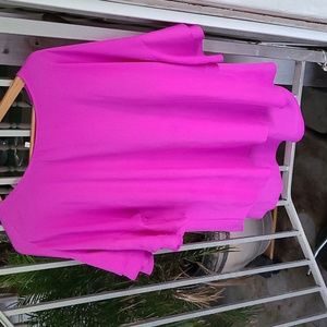 Women's short-sleeved blouse, size 14/16, fuschia, excellent condition.